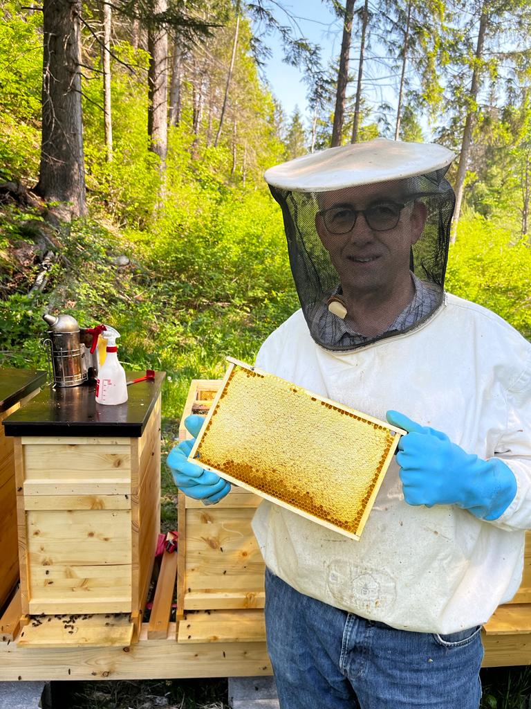 Nouveau dans l'assortiment en 2024 : le miel d'été Schamserberg Grisons