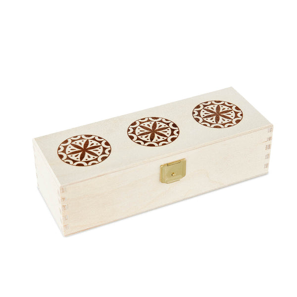 Leere Geschenkbox aus Holz mit Engadiner Sgraffito-Motiv für 3 Gläser 85g nach Wahl